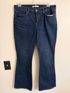 Signature by Levis Strauss Women's Dark Indigo Flare Jeans size 16S